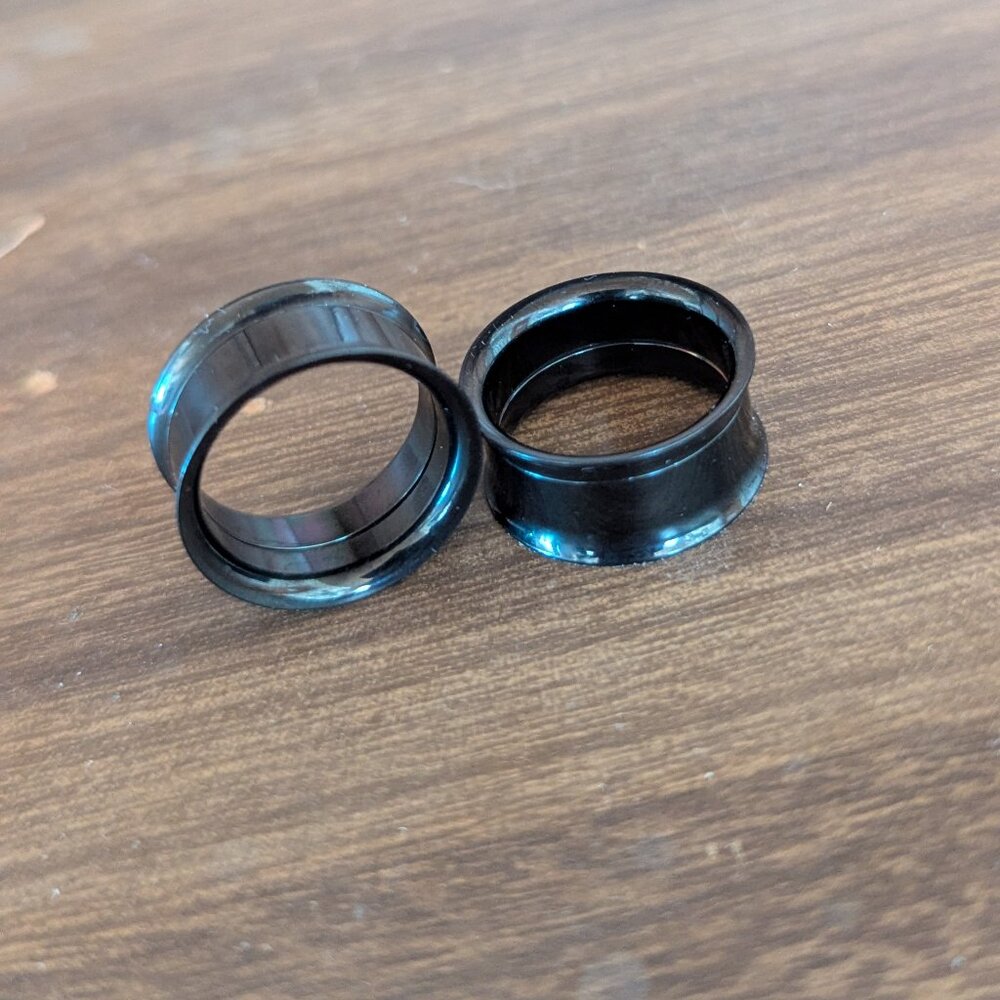 20mm Internal Thread Black Tunnel Plugs